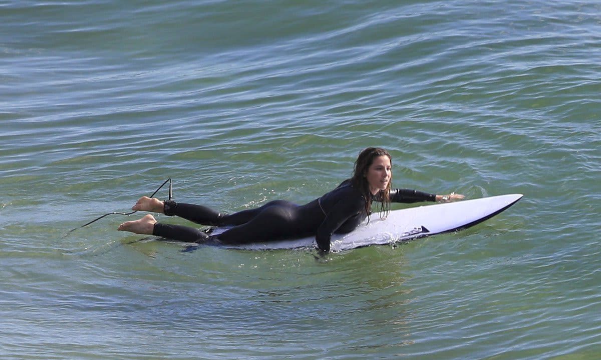 Elsa Pataky surfing