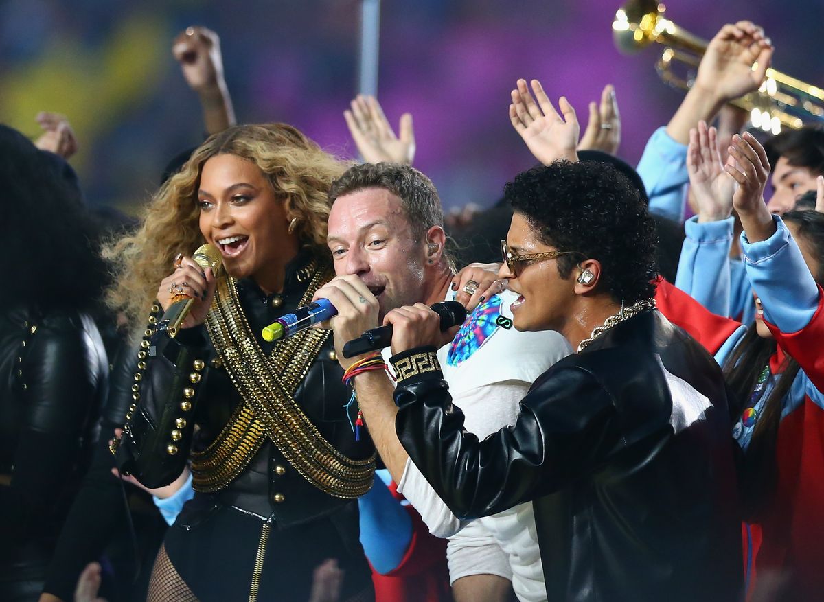   Beyonce, Chris Martin of Coldplay and Bruno Mars perform during the Pepsi Super Bowl 50 Halftime Show at Levi's Stadium on February 7, 2016 in Santa Clara, California.  (Photo by Ronald Martinez/Getty Images)