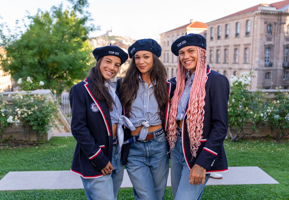 Mallory Swanson, Sophia Smith, and Trinity Rodman