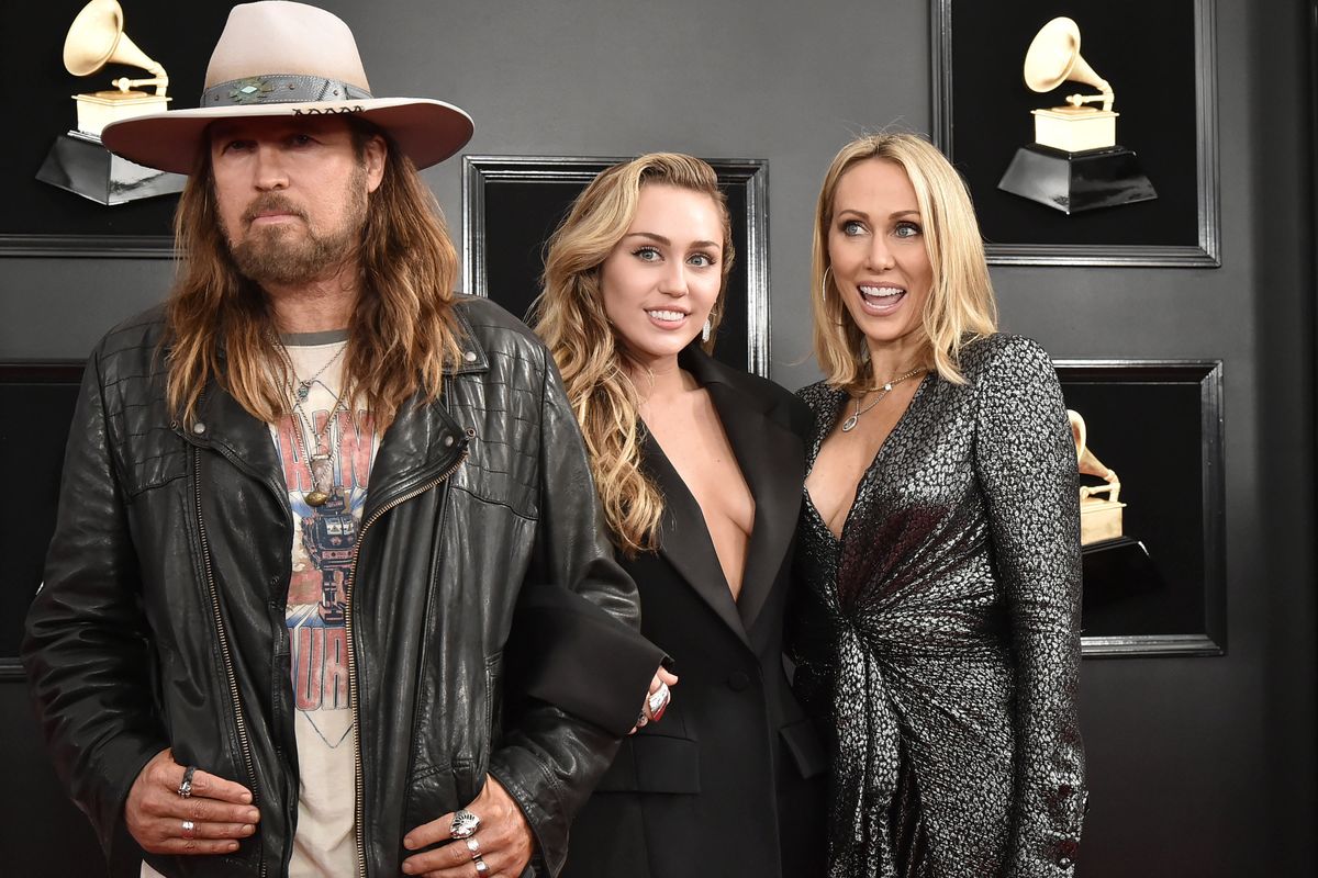 Better days between Billy Ray Cyrus, Miley Cyrus, and Tish Cyrus in 2019