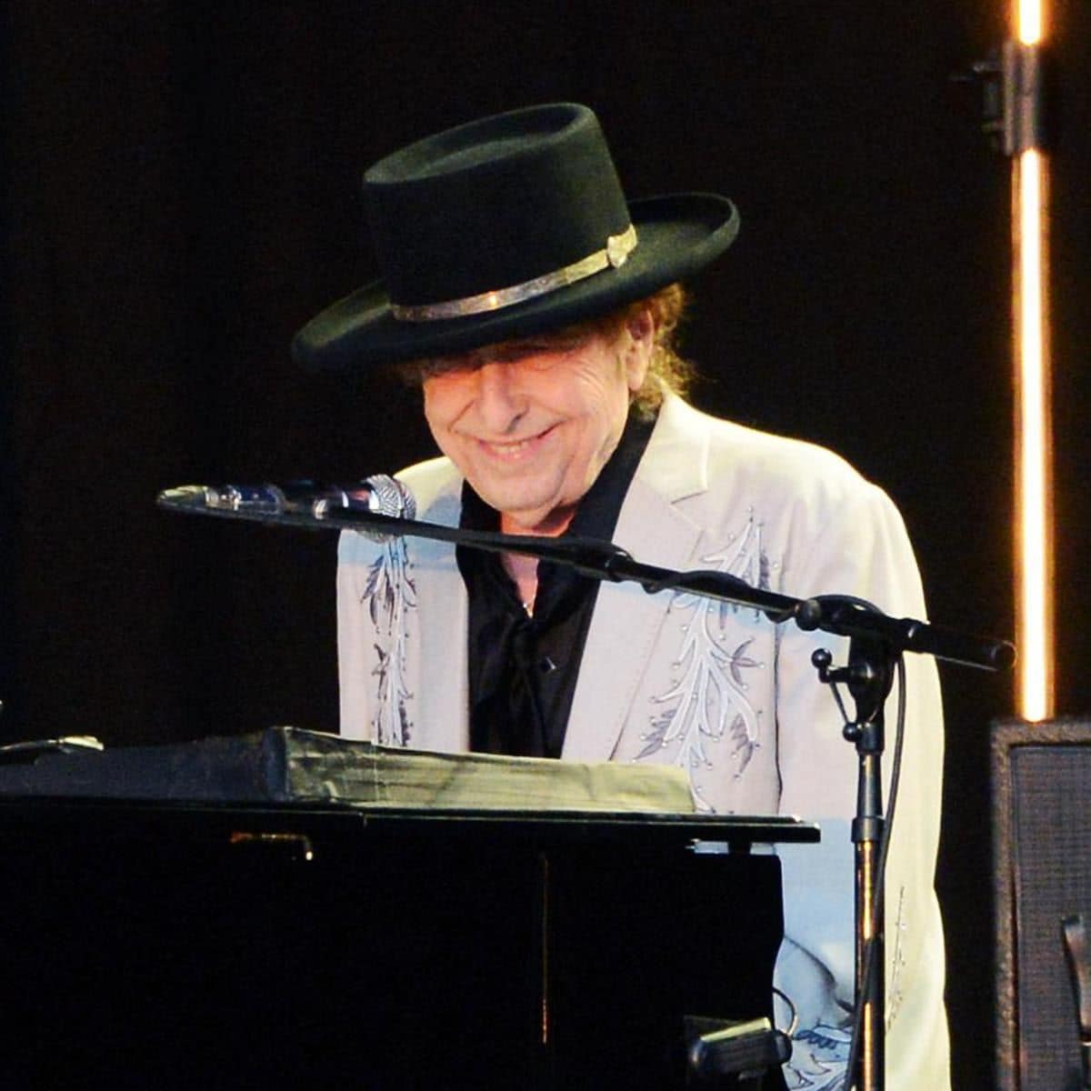 Bob Dylan & Neil Young Perform In Hyde Park