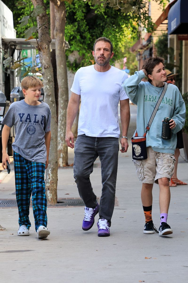 Ben Affleck having lunch with his kids in Los Angeles