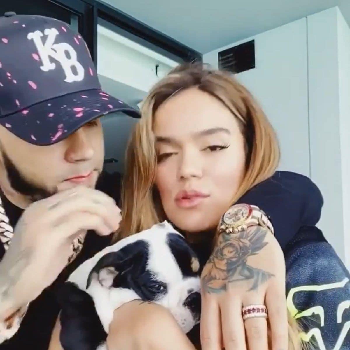 Karol G, Anuel AA puppy