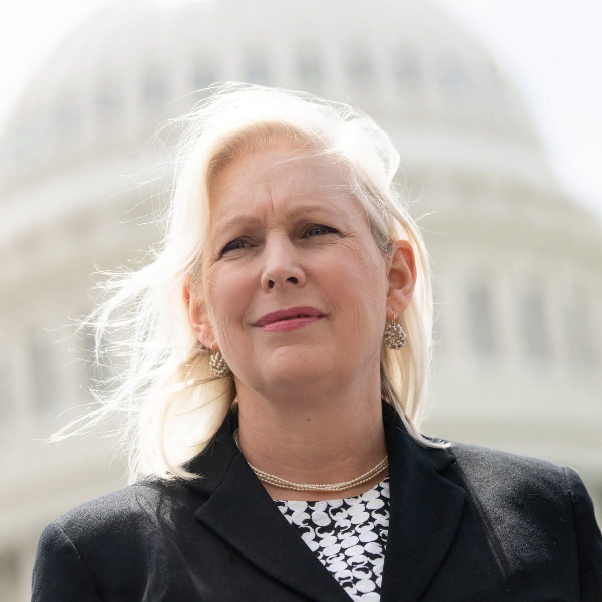 US Senator Kirsten Gillibrand plans on inviting Meghan Markle to a bipartisan dinner in D.C.