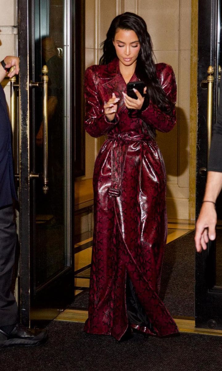 Kim Kardashian Takes NYFW by a Storm as She Grabs Dinner with Lauren Sanchez, Lorraine Schwartz and Nicky Hilton at the Mercer Hotel.