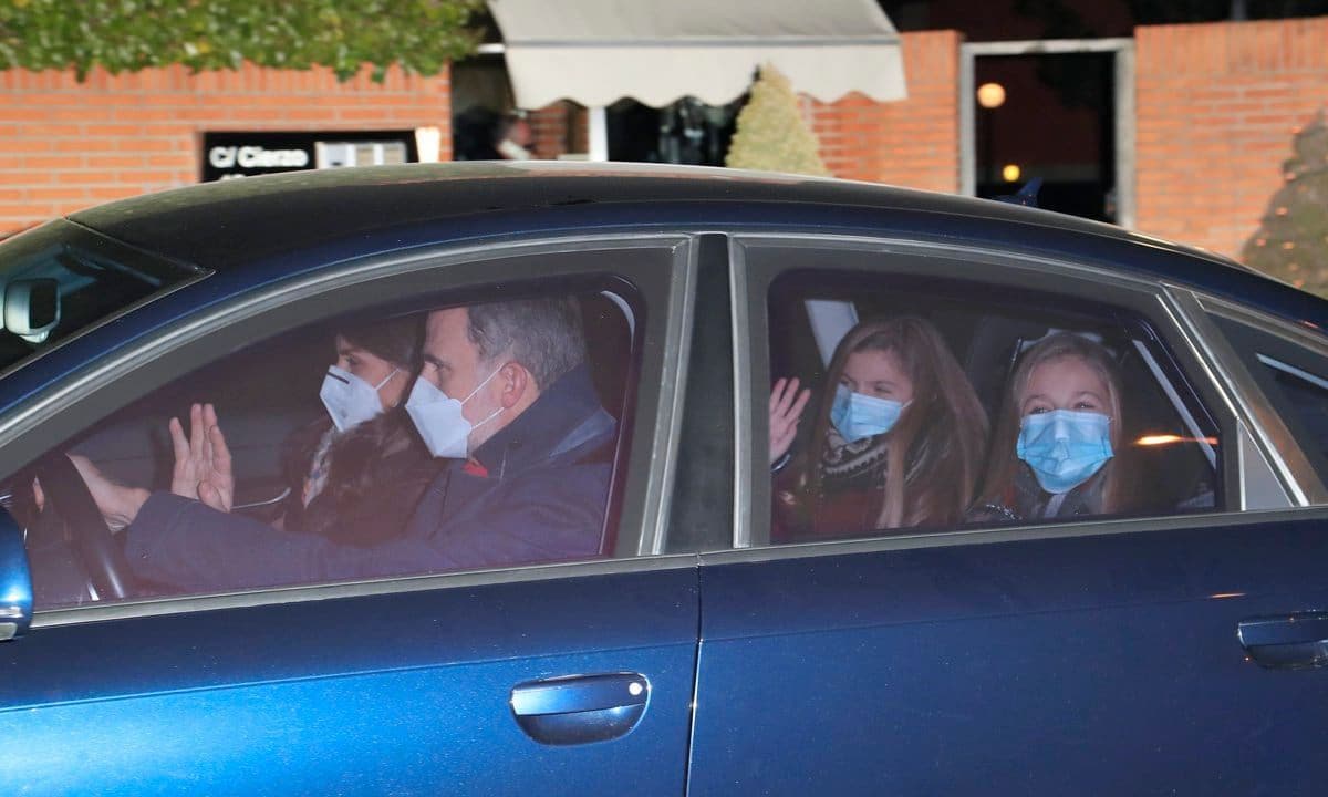 King Felipe drove his family to Queen Letizia's father's house on Jan. 6