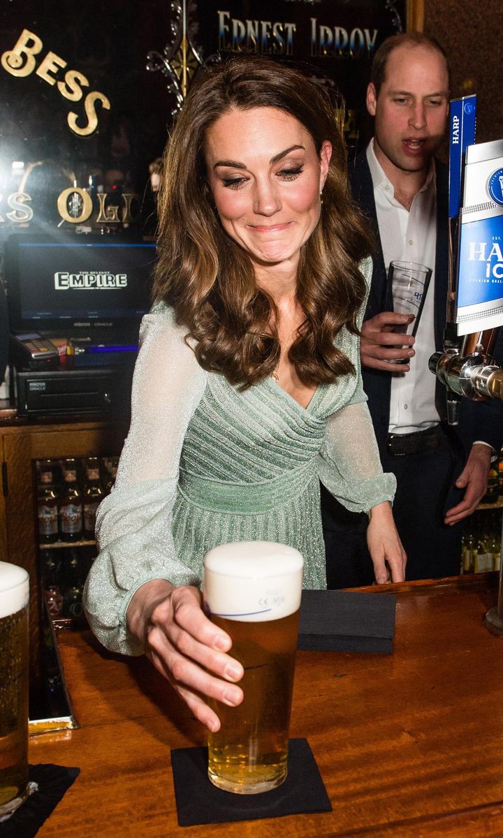 Kate Middleton enjoyed drinks with fellow school moms at a local pub