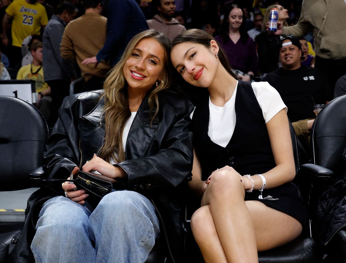 Olivia Rodrigo and Tate McRae attend the basketball game between the Los Angeles Lakers and Brooklyn Nets