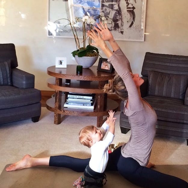 Gisele Bündchen doing yoga with her daughter Vivian