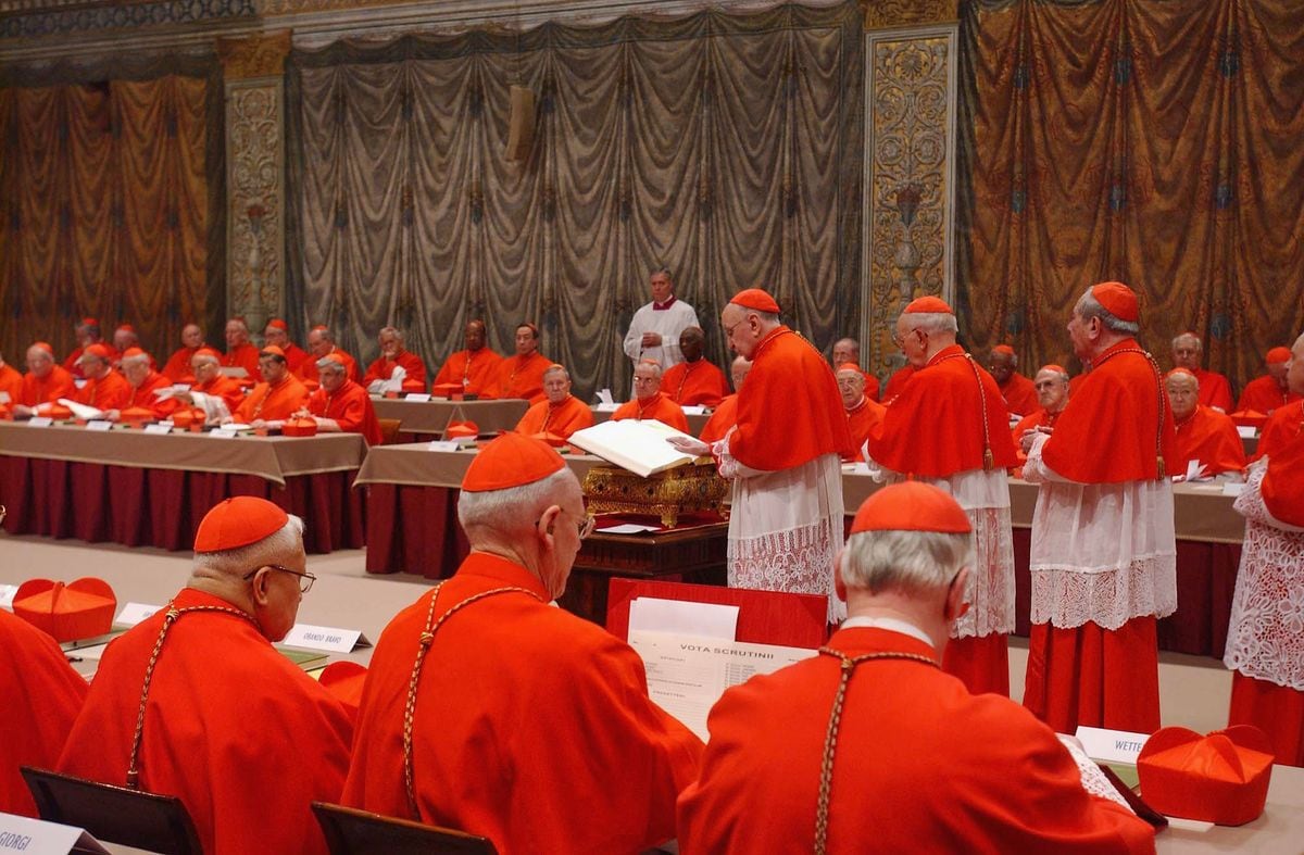  Cardinals of the Catholic Church attend the election conclave in the Sistine Chapel on April 18, 2005 at the Vatican.