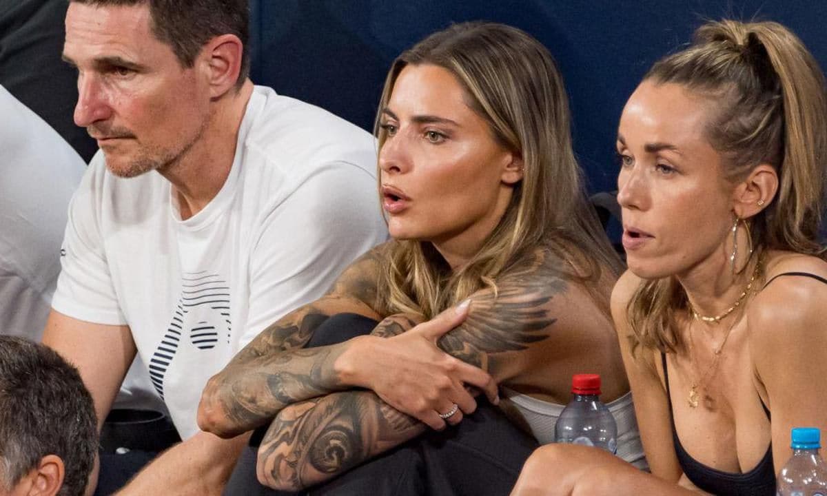 Sophia Thomalla watching Zverev play