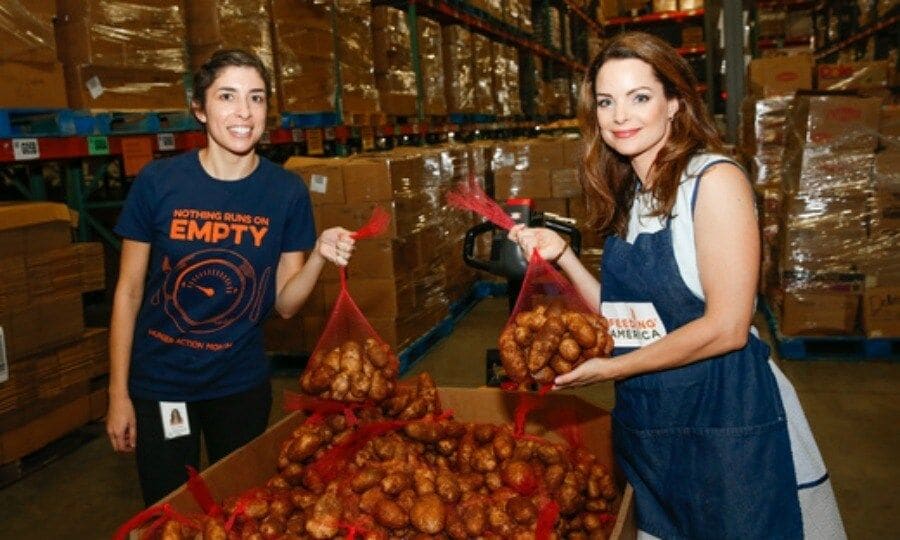 September 15: Kimberly Williams-Paisley volunteered with Feeding America and Second Harvest Food Bank of Middle Tennessee for Hunger Action Month.
Photo: Terry Wyatt/Getty Images for Feeding America