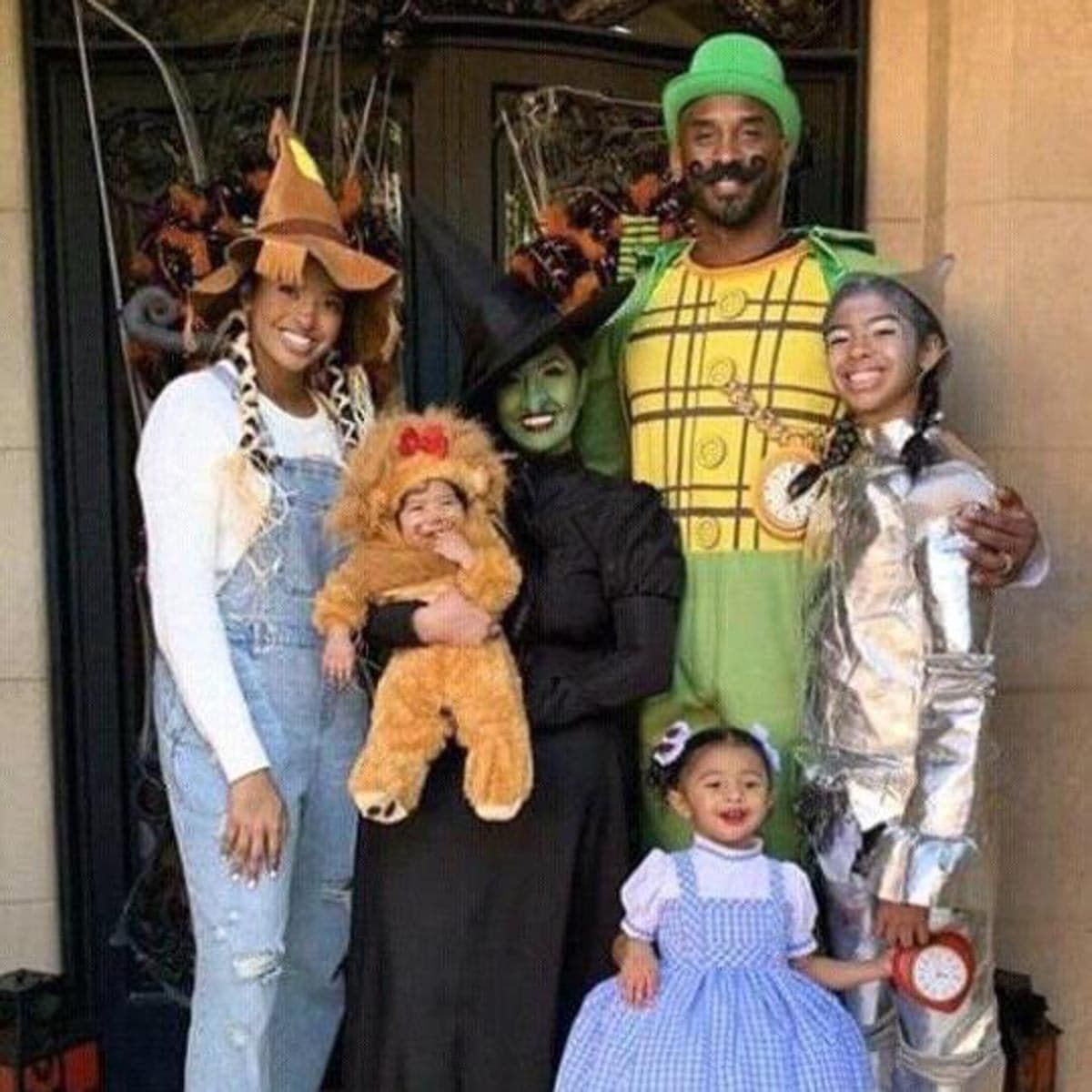 La familia Bryant celebrando Halloween el año pasado