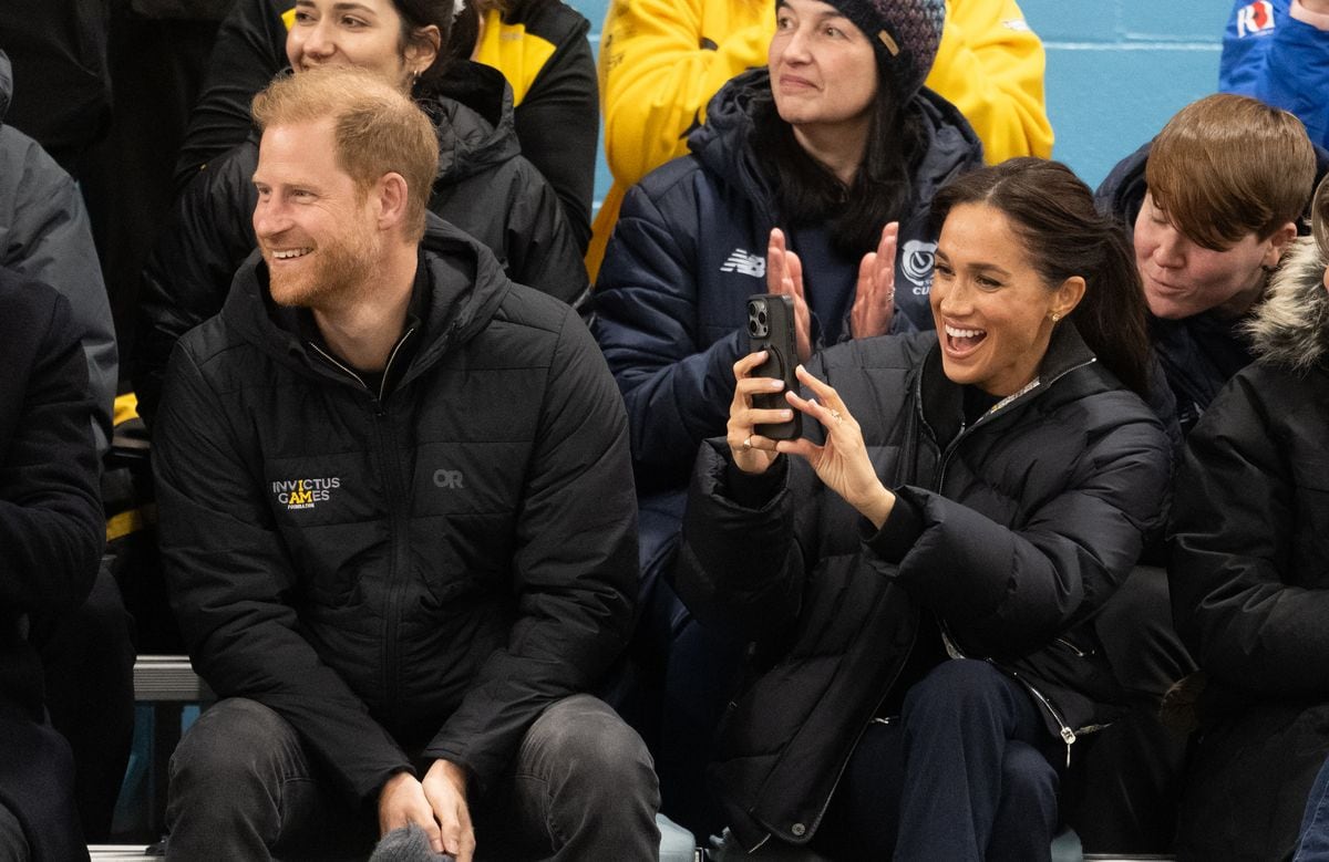 VANCOUVER, BRITISH COLUMBIA - FEBRUARY 09: Meghan, Duchess of Sussex and Prince Harry, Duke of Sussex attend the Wheelchair Curling at Hillcrest Recreation Centre during day one of the 2025 Invictus Games at  on February 09, 2025 in Vancouver, British Columbia. (Photo by Samir Hussein/WireImage)