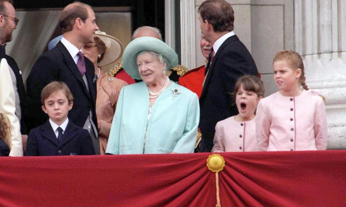 Princess Eugenie let out a yawn next to her older sister Beatrice in 1998.