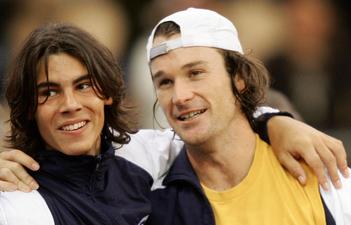 Carlos Moya and Rafael Nadal have been tenis colleagues for many years, creating a strong bond and friendship