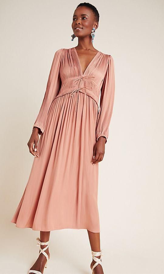 V-neck dress in pale pink