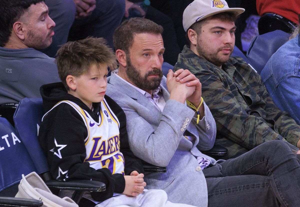 Samuel and Ben Affleck watching the Lakers Basketball game