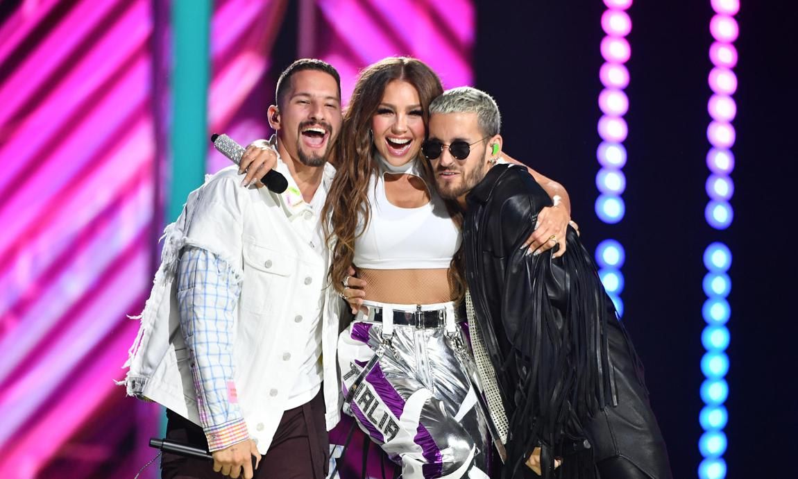 Premio Lo Nuestro 2020 Thalia Mau and Ricky perfom