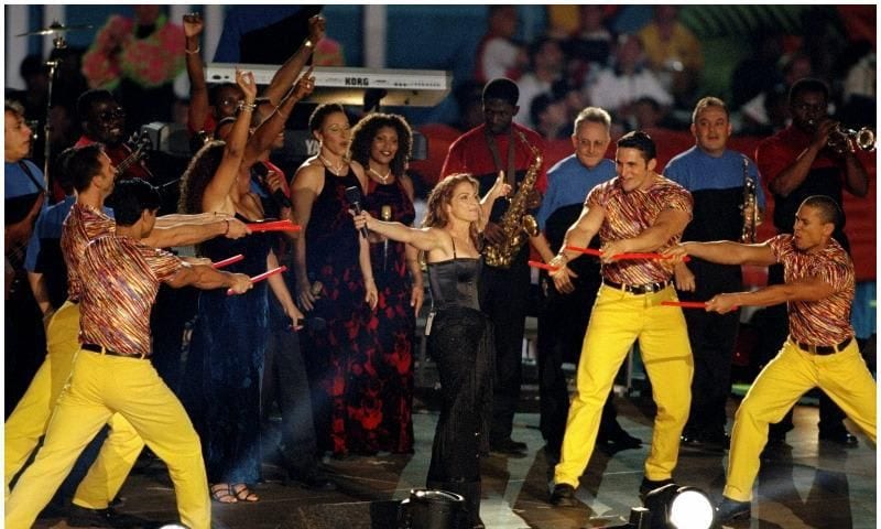 Gloria Estefan fue la primera mujer en dar el espectaculo del medio tiempo del Super Bowl