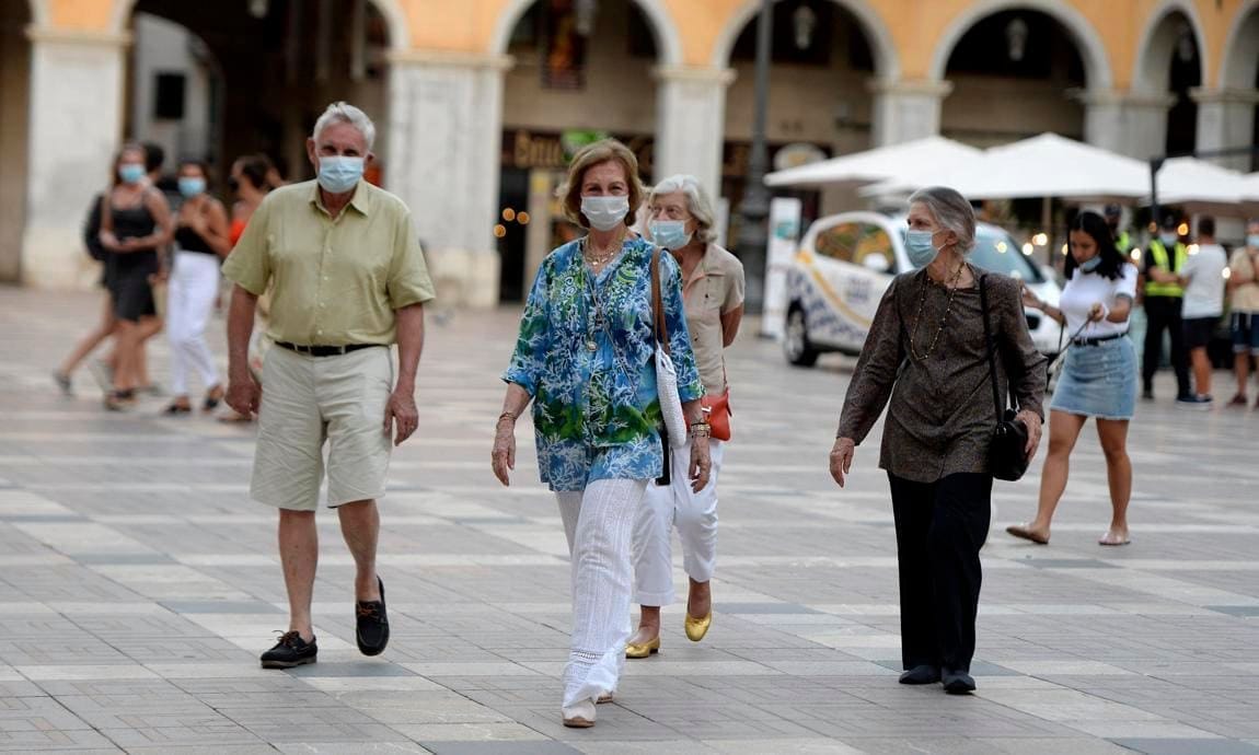 Queen Sofia of Spain stepped out with her sister and friends on Aug. 19