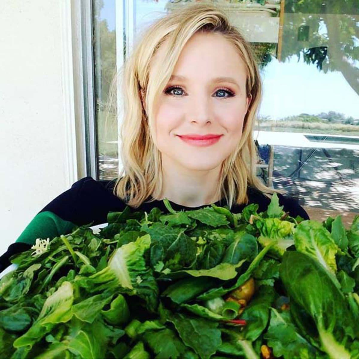 Kristen Bell con vegetales