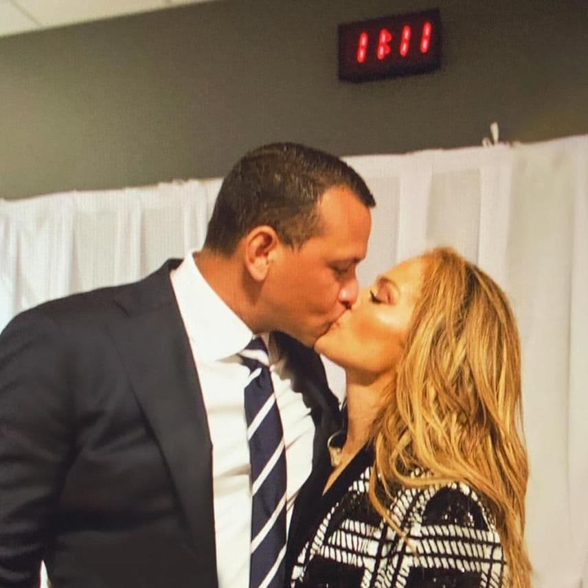 Alex Rodriguez kissing Jennifer Lopez