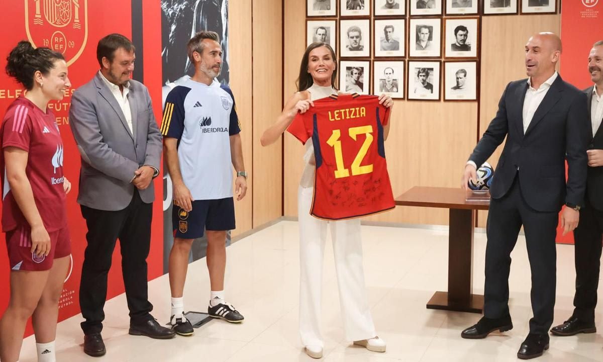 Queen Letizia was presented with a jersey on June 27