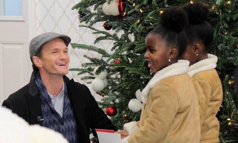 December 6: Neil Patrick Harris surprised six-year-old twins during the It's Christmas. Keep It Real pop-up in NYC.
Photo: Patrick McMullan via Getty Image