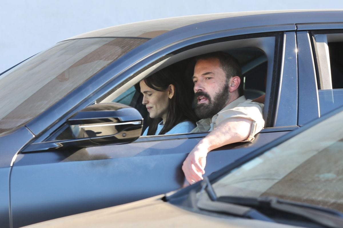 Ben Affleck and Jennifer Garner after grabbing bagels