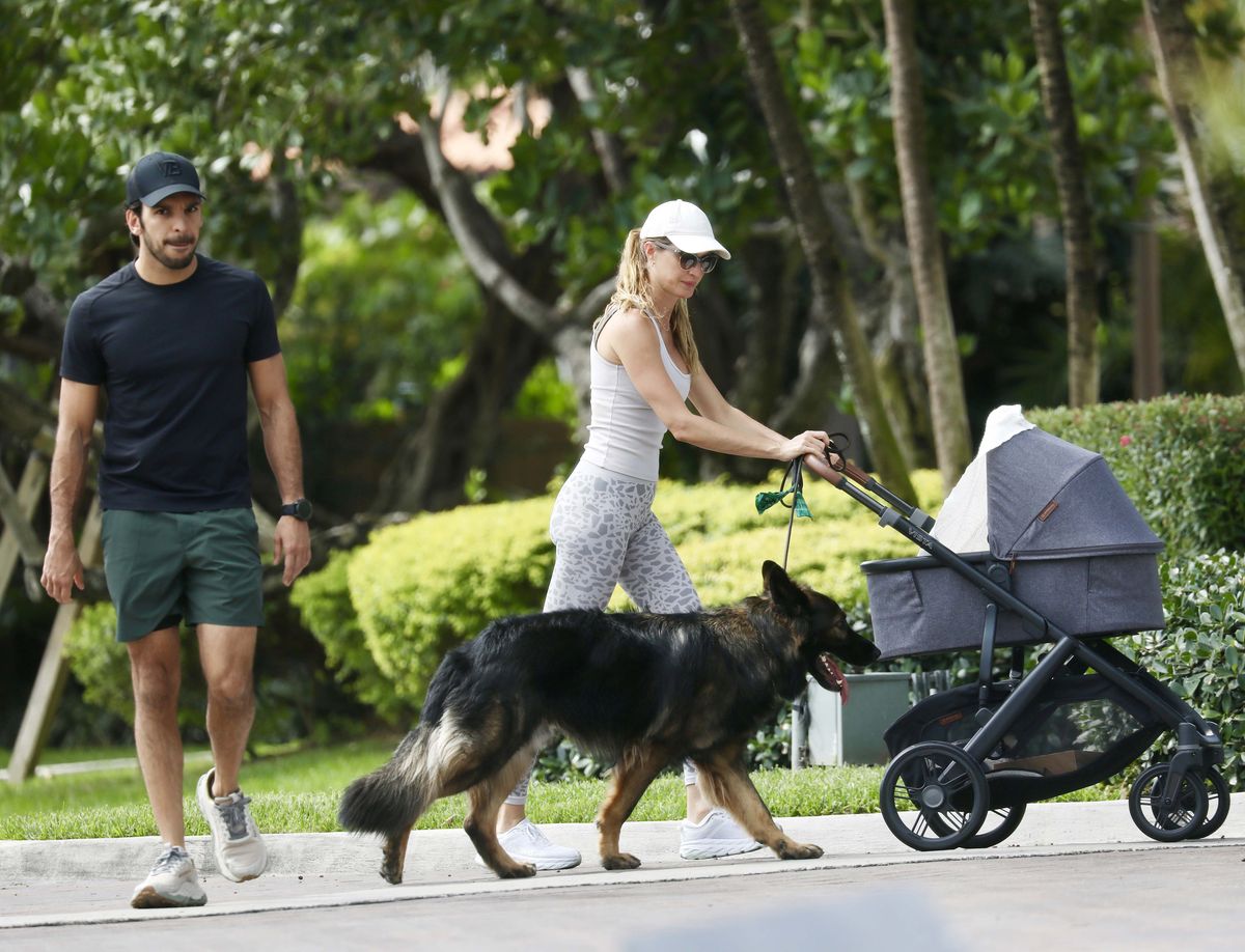 After walking together for a while, the couple went their separate ways