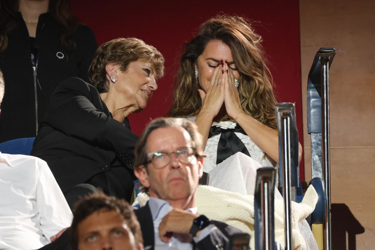 Penelope Cruz and her mother Encarna Sanche watching Javier Bardem receive the festival's Lifetime Achievement award