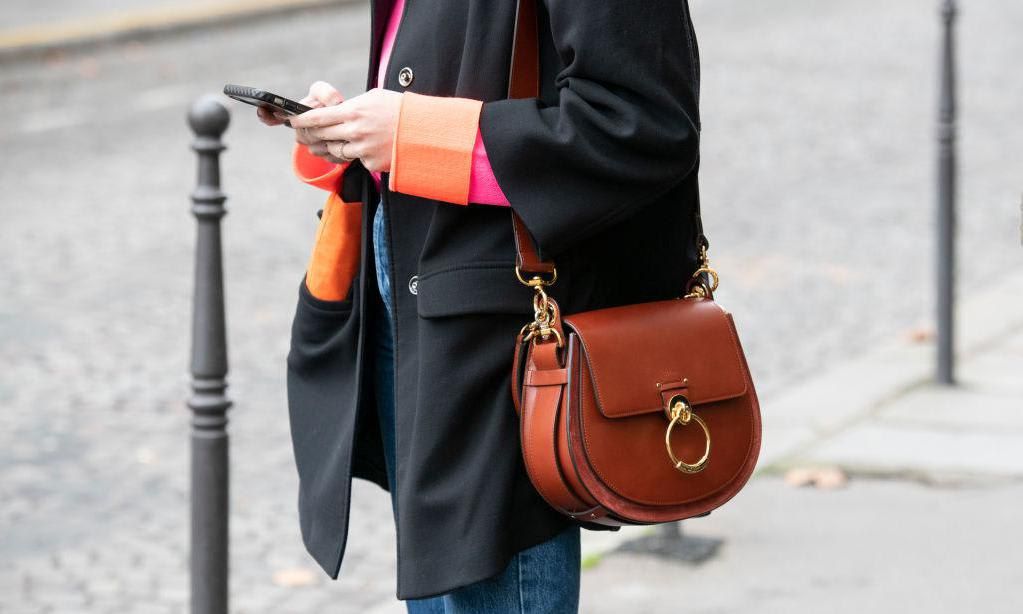 Bolso cruzado visto en la Fashion Week 2019