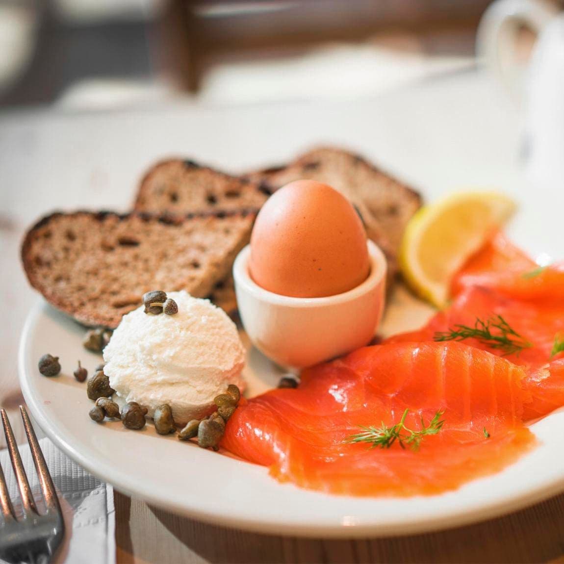 A healthy breakfast with smoked salmon and a soft boiled egg