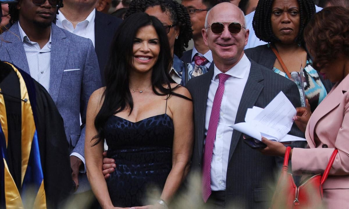 Jeff Bezos and Lauren Sanchez