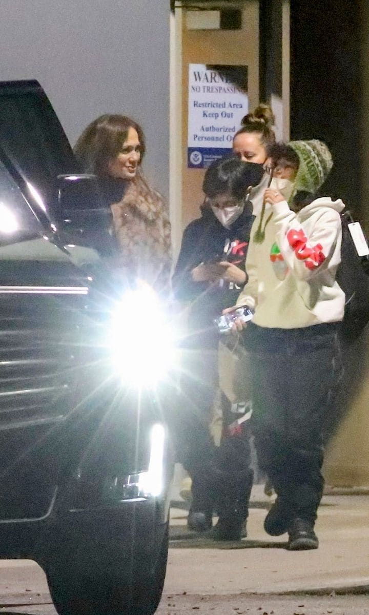 Jennifer Lopez and her kids arriving at Los Angeles