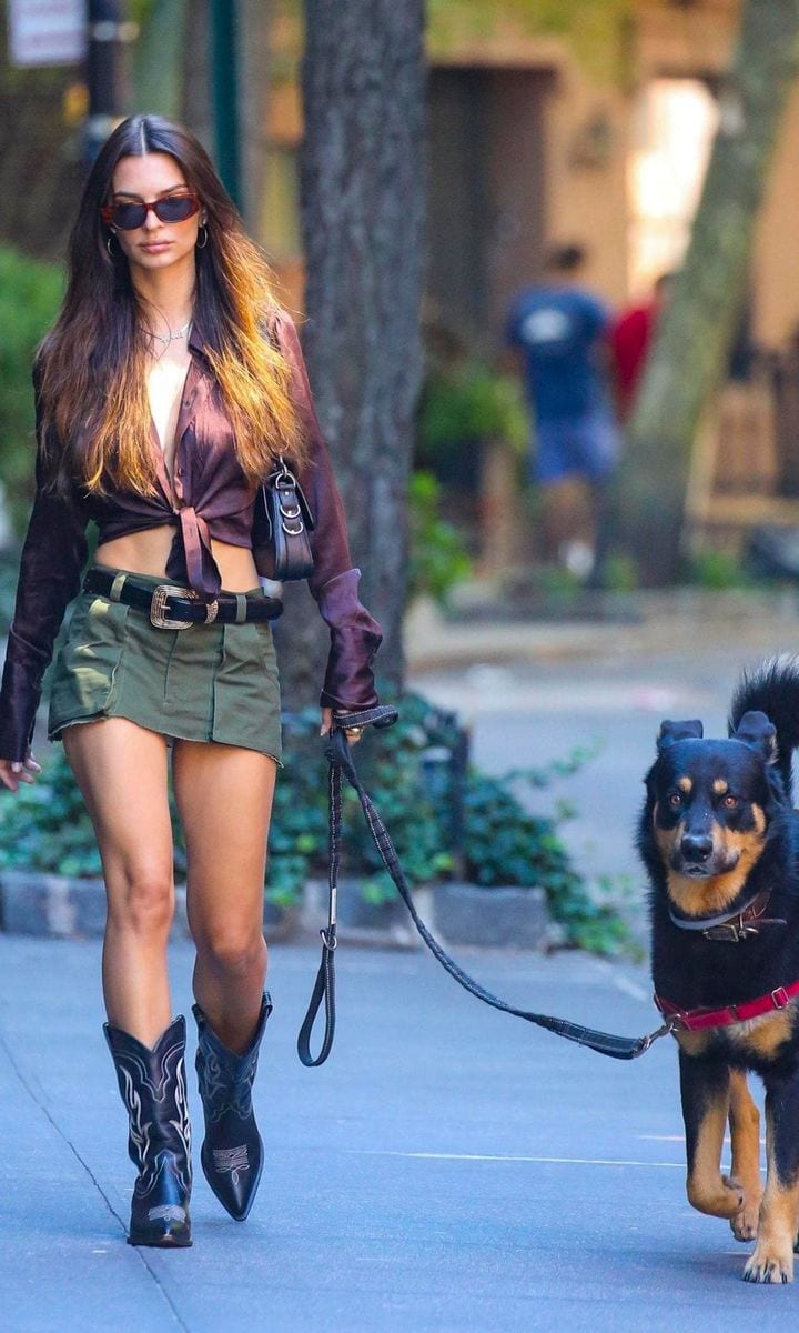 Emily Ratajkowski stuns in a green mini skirt