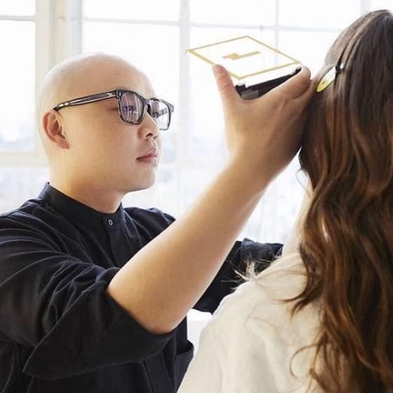 Daniel Martin putting makeup on a model