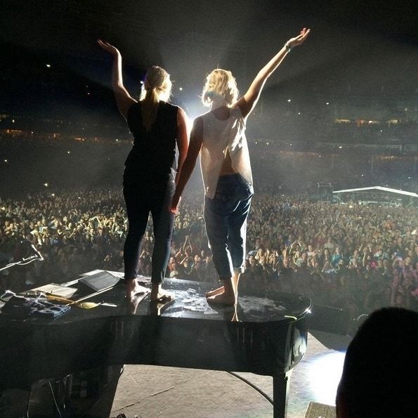 JLaw and Amy Schumer hopped up on Billy Joel's piano as the singer performed to a sold out crowd in Chicago.
<br>
Photo: Instagram/@amyschumer