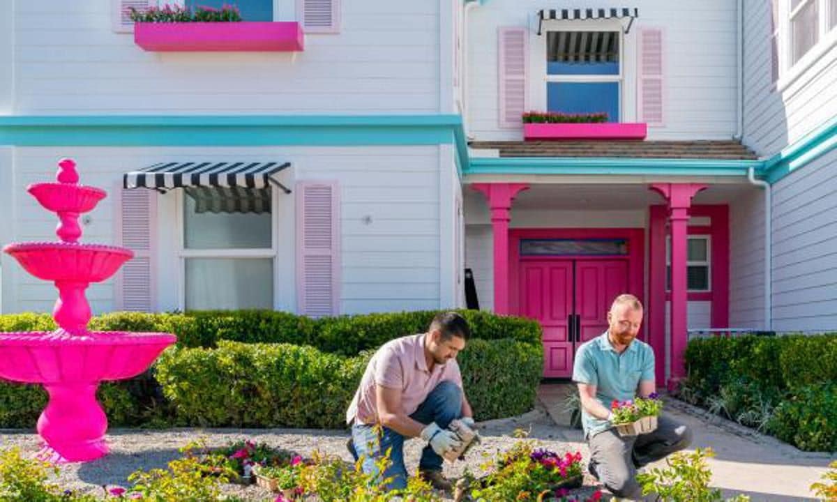 The address of the house is 219, a nod to the Pantone color for official Barbie pink. Evan and Keith used the shade on the entry, fountain and window boxes.