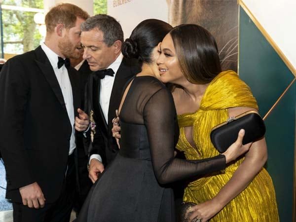 meghan markle hugs beyonce