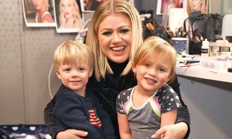 Kelly Clarkson and her kids Remington and River