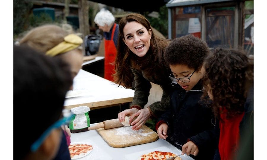 Kate Middleton makes pizza