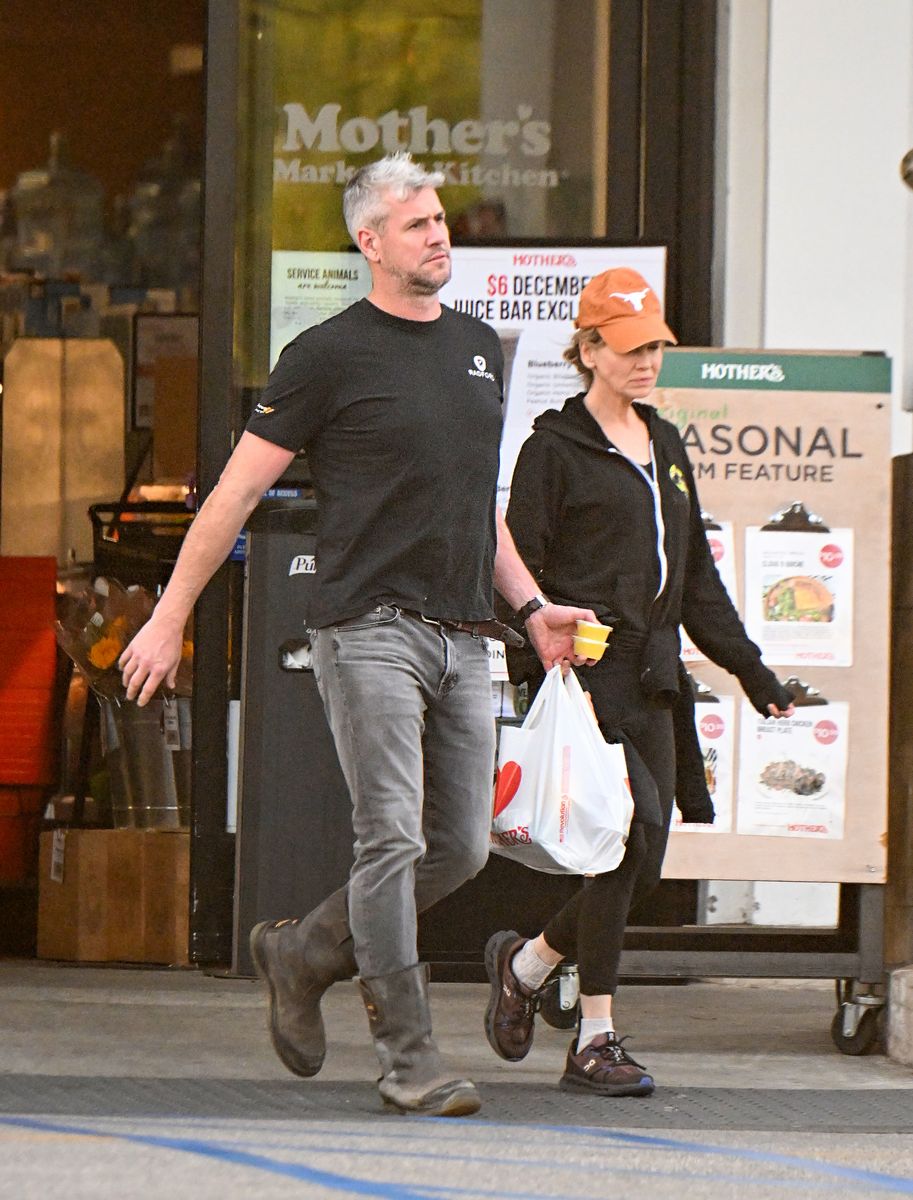  Ant Anstead and Renee Zellweger are seen running errands on December 28, 2024 in Los Angeles, California. (Photo by MEGA/GC Images)