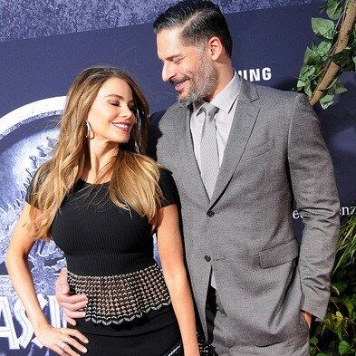 The couple stayed close as they attended the Universal Pictures world premiere of 'Jurassic World' at the Dolby Theatre in June 2015.
<br>
Photo: Getty Images