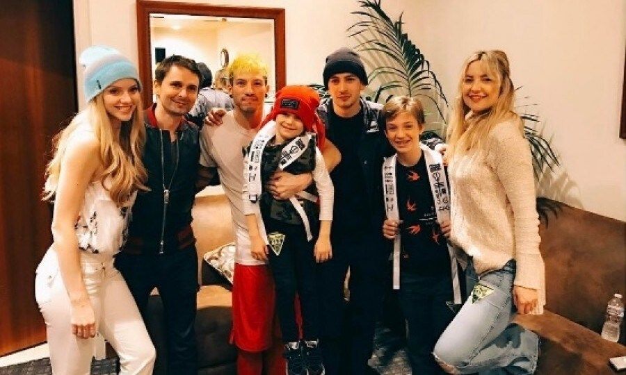Kate Hudson and her ex Matt Bellamy surprised their son Bingham and his brother Ryder with the show of a lifetime. The actress posted a photo of her, the boys and Matt smiling around the band, Twenty One Pilots.
"Surprised the boys tonight with their favorite band @twentyonepilots. Thank you guys and the whole TOP family for making it so special. We had a blast."
Photo: Instagram/@katehudson