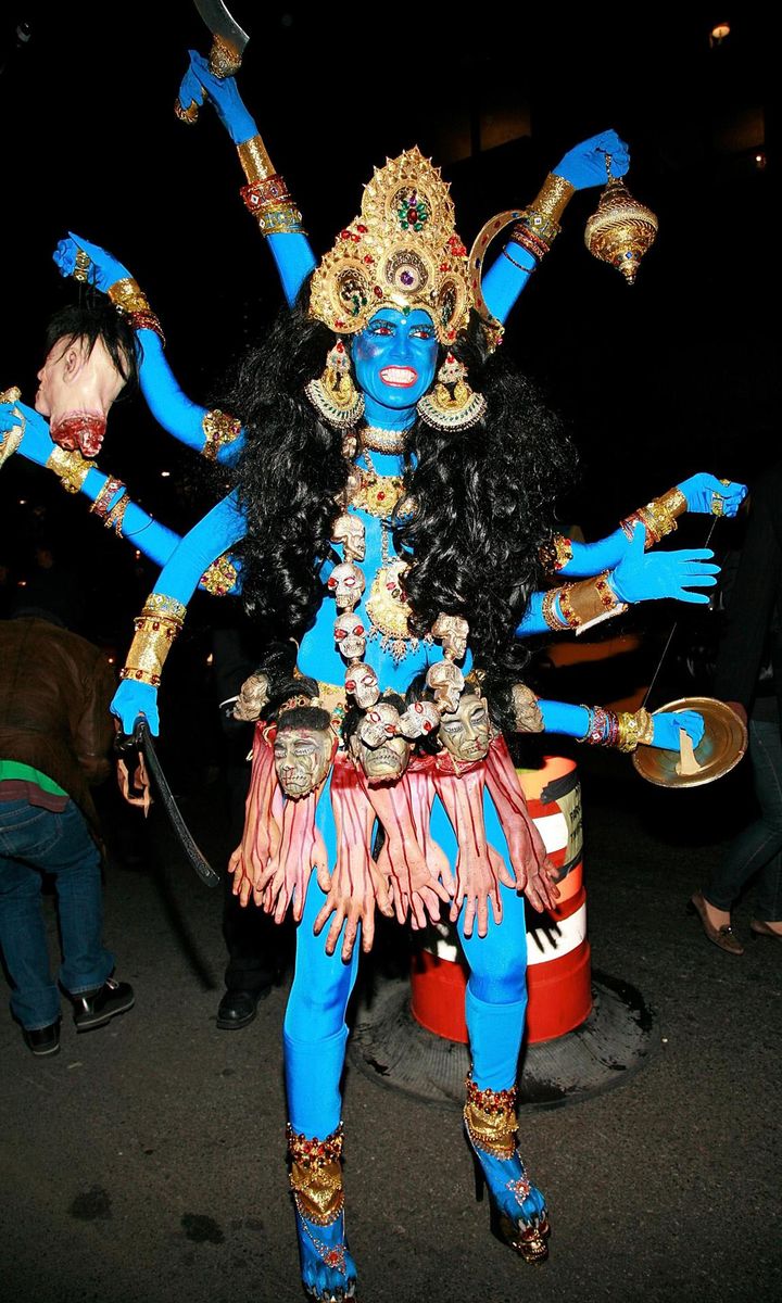 Heidi Klum con disfraz de la diosa Kali en Halloween