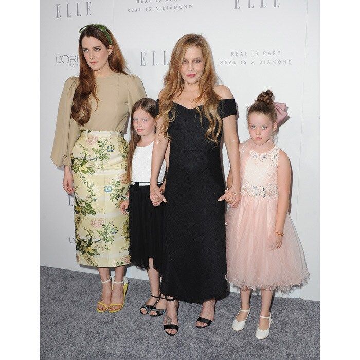 Lisa Marie Presley made a rare appearance with her three look-alike daughters Riley Keough and nine-year-old twins Finley and Harper at the 24th annual Elle Women in Hollywood Celebration in L.A. on October 16.
The foursome dressed elegantly in cocktail attire with Elvis' only daughter wearing a black off-the-shoulder number to the L'Oreal Paris-sponsored bash. This marked the first time the group attended a red carpet event together.
Photo: Jon Kopaloff/FilmMagic