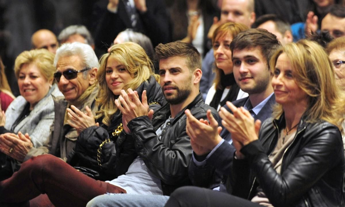 Marc alongside Gerard, Shakira and his family
