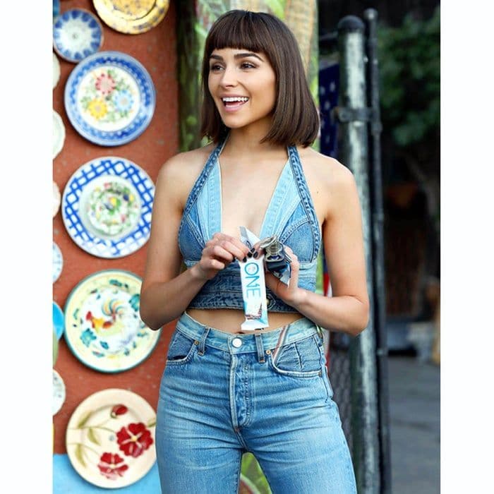 Olivia Culpo tested out a new look with a bob and bangs in L.A. The former beauty queen also snacked on a One Bar while running errands around town.
Photo: Sara Jaye Weiss